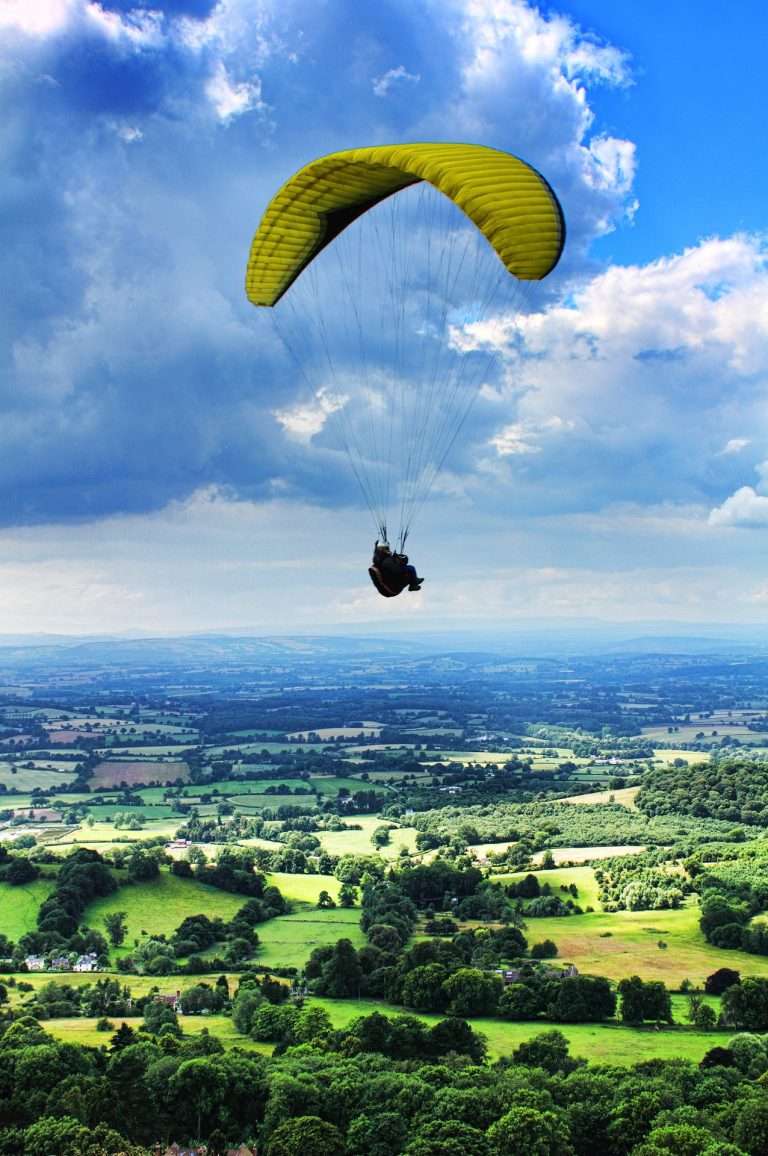 Best Places in the UK to Paraglide