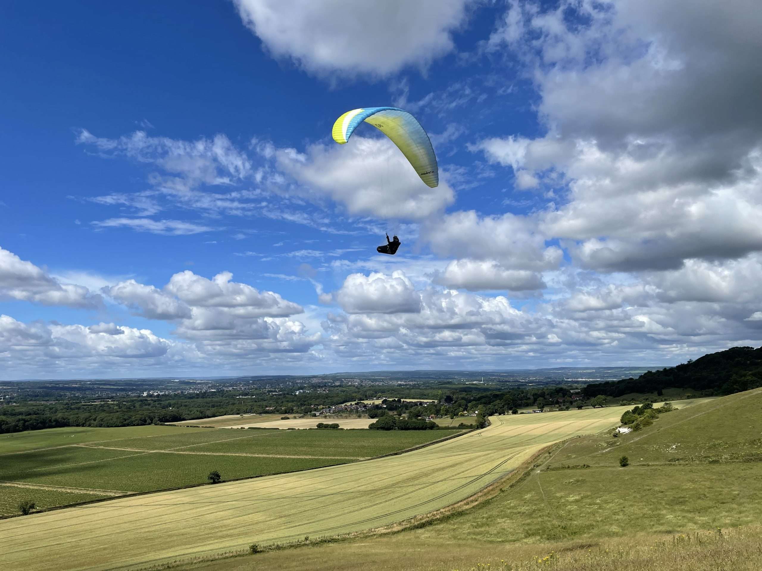 Is paragliding safe? The risks and how a first flight is managed