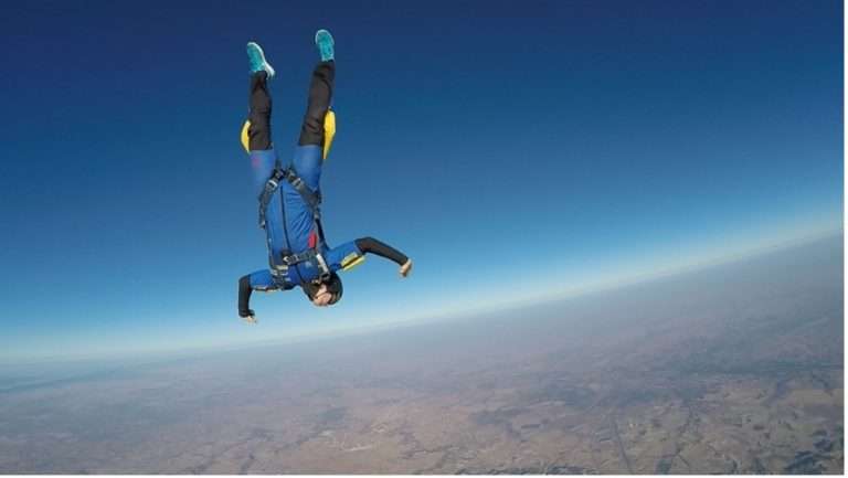 Paragliding vs. Skydiving: Up in the Air?