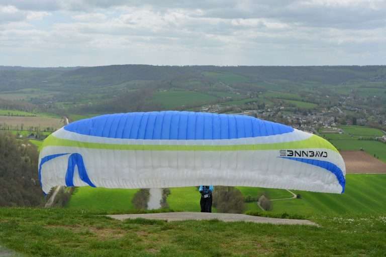 Master Paragliding: An Inside Look at Pilot Training