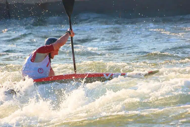 How to Handle Your Kayak in Strong Currents: Tips from the Pros