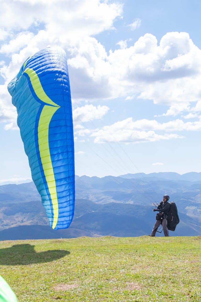 How to Launch a Paraglider – Three Techniques to Master