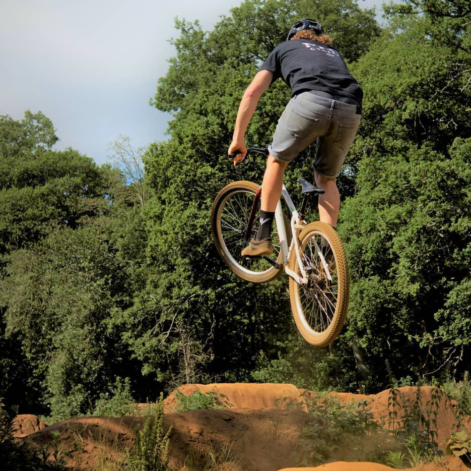 Jump and flow mountain bike coaching near the Peak District
