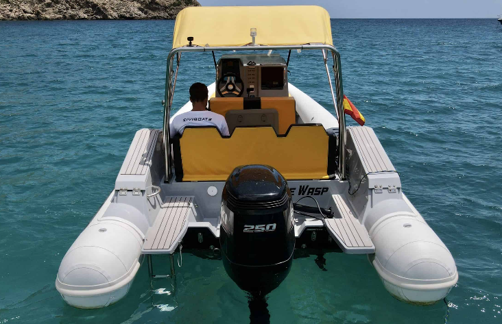Avila Tuono Type 7 Boat Rental in Ibiza and Formentera | adventuro