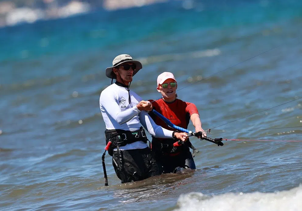 Intensive Beginner Kitesurfing Course in Pollensa Bay, photo 2
