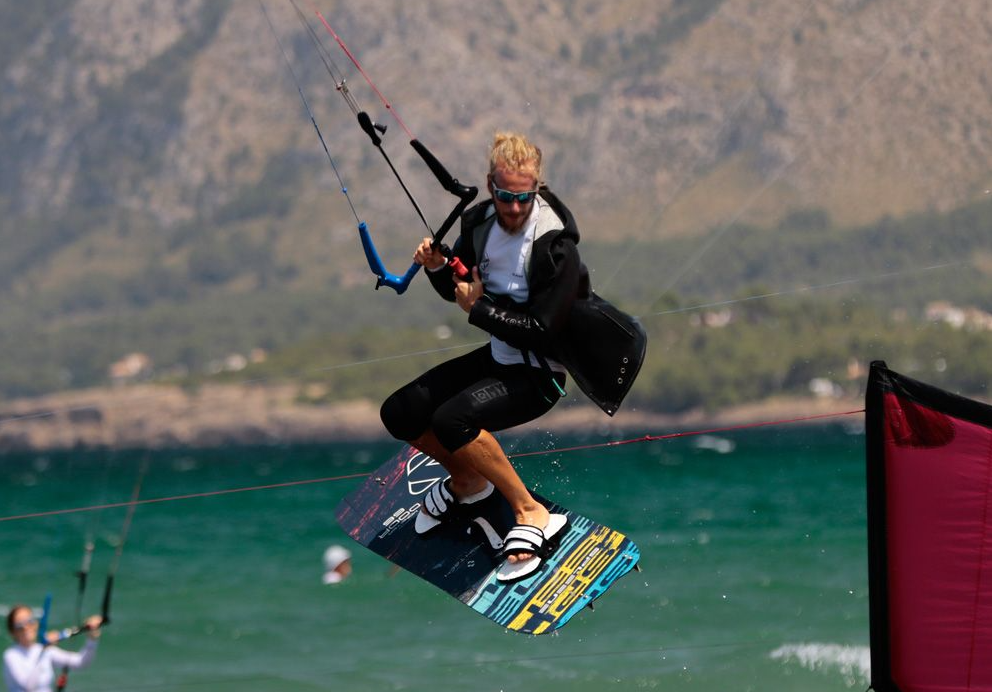 Refresher and Refinement Kitesurfing Course in Pollensa Bay gallery 5