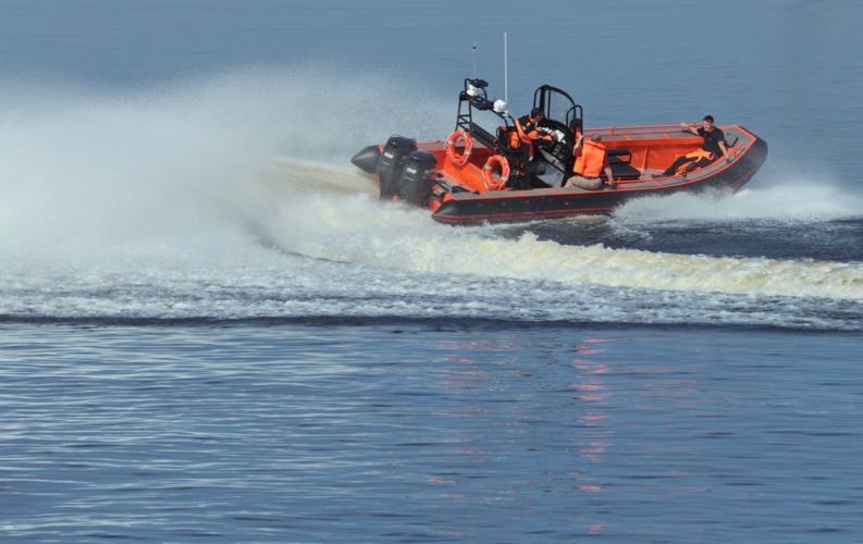 RYA Safety Boat Course in Brighton | adventuro